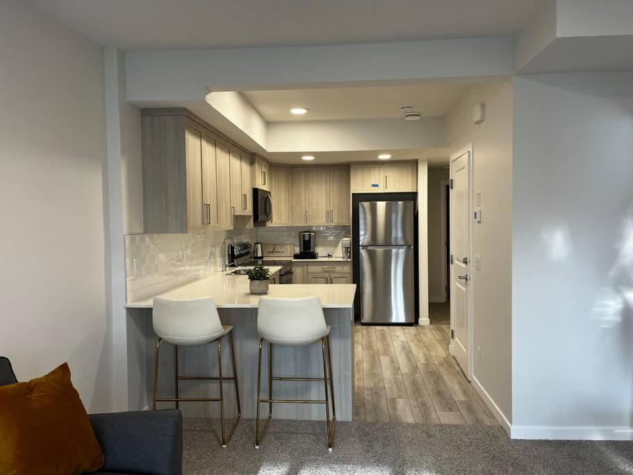 Brand New - Home Away From Home In Nw YYC Exteriör bild