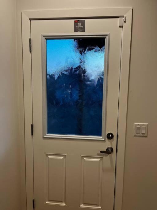 Brand New - Home Away From Home In Nw YYC Exteriör bild